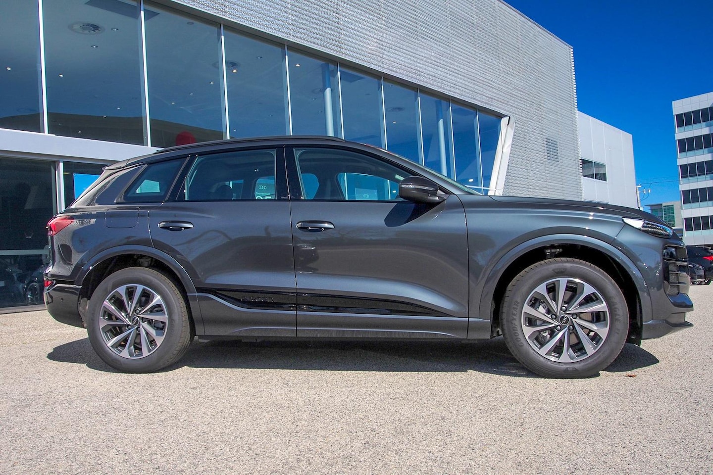 Image about Audi Q6 SUV e-tron e-tron