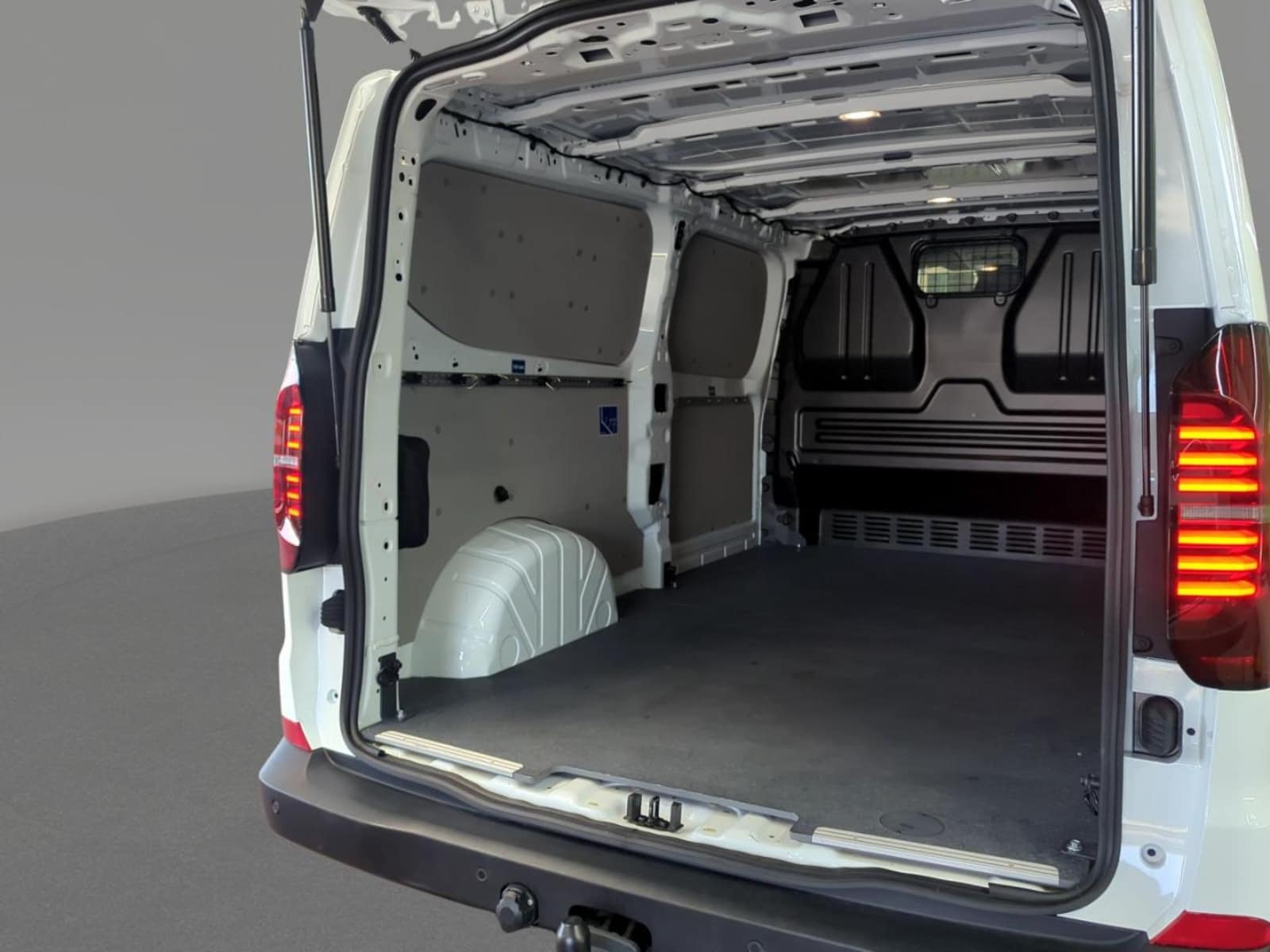 Volkswagen Transporter Kasten langer Radstand – Bild 6