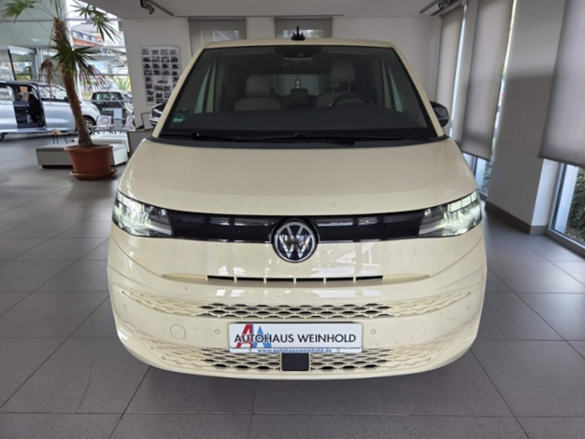 Volkswagen Multivan Langversion Basis-Modell
