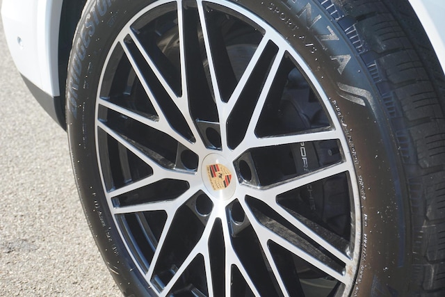 2025 Porsche Cayenne Hybrid