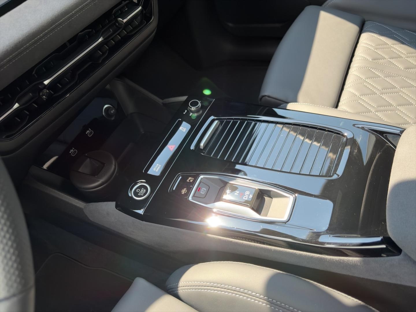 Bild über Audi Q6 SUV e-tron S line business e-tron quattro 315 kW - für weitere Informationen kontaktieren Sie den Audi Partner