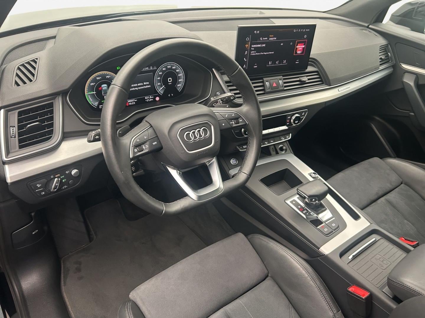 Bild über Audi Q5 TFSI e S line business 55 TFSI e quattro S tronic - für weitere Informationen kontaktieren Sie den Audi Partner