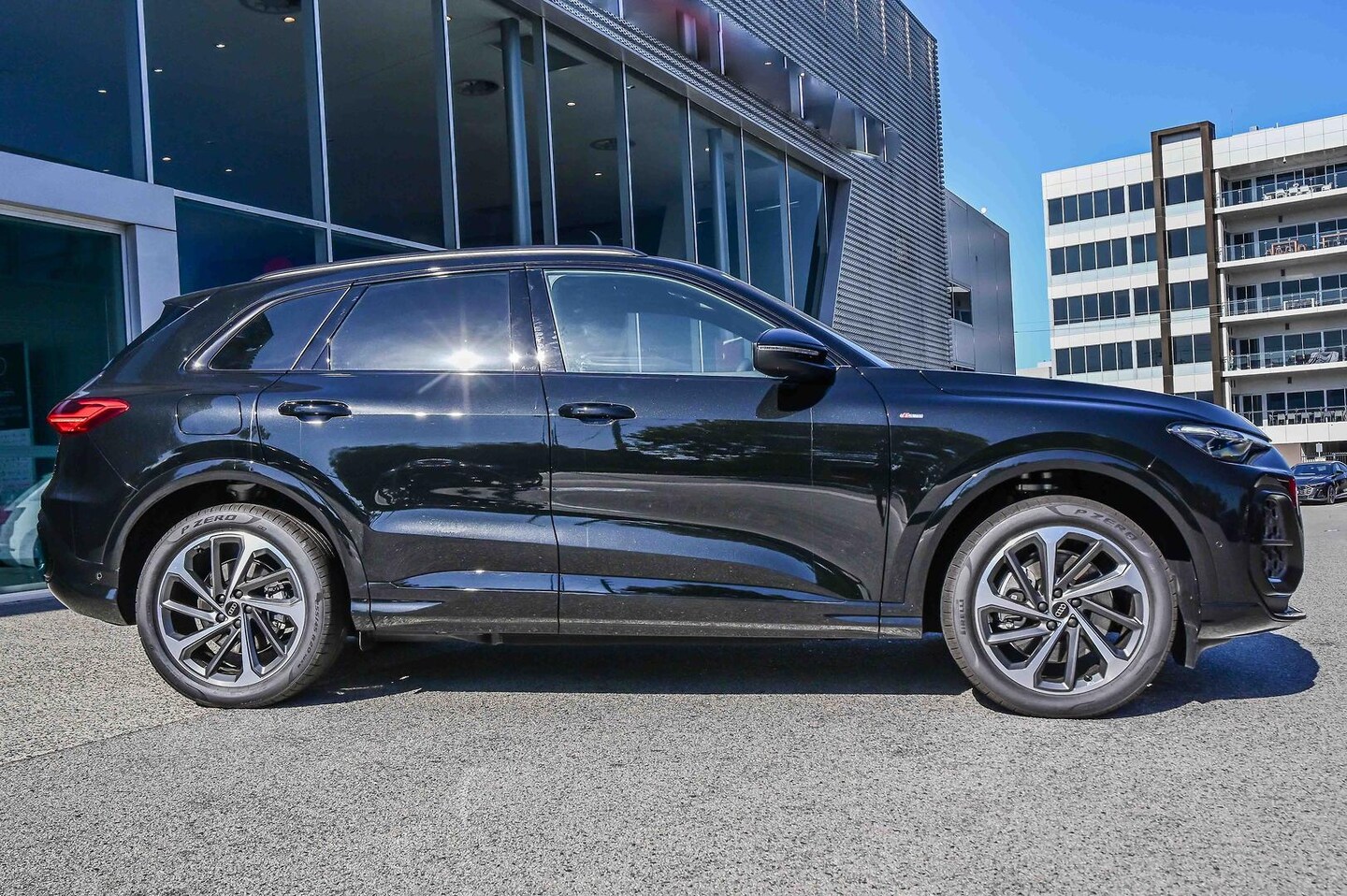 Image about Audi Q5 SUV TDI quattro 150 kW sport