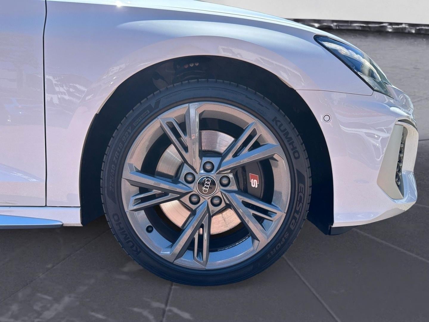Bild über Audi S3 Sportback TFSI quattro S tronic - für weitere Informationen kontaktieren Sie den Audi Partner