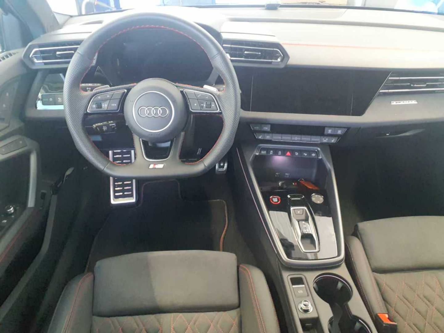Bild über Audi S3 Sportback TFSI quattro S tronic - für weitere Informationen kontaktieren Sie den Audi Partner