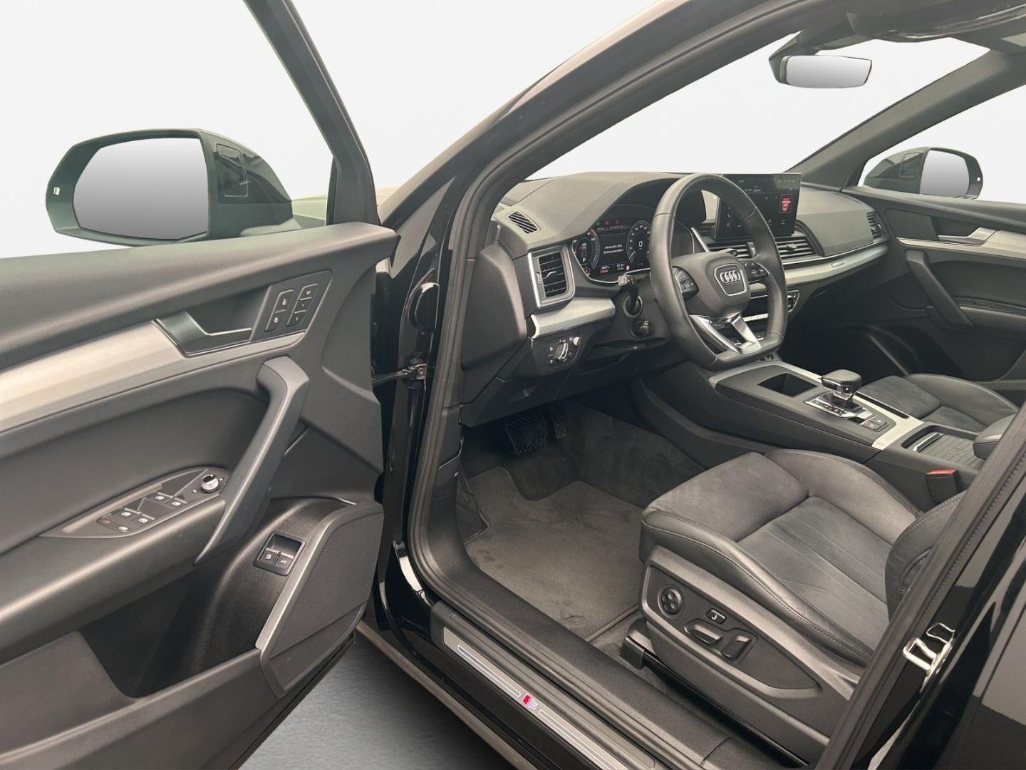 Bild über Audi Q5 TFSI e S line business 55 TFSI e quattro S tronic - für weitere Informationen kontaktieren Sie den Audi Partner
