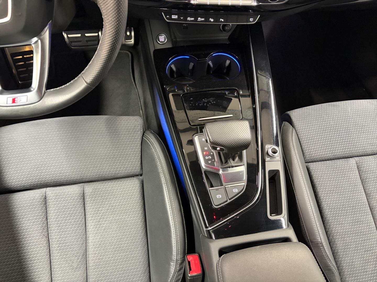 Bild über Audi A4 Avant S line 45 TFSI quattro S tronic - für weitere Informationen kontaktieren Sie den Audi Partner