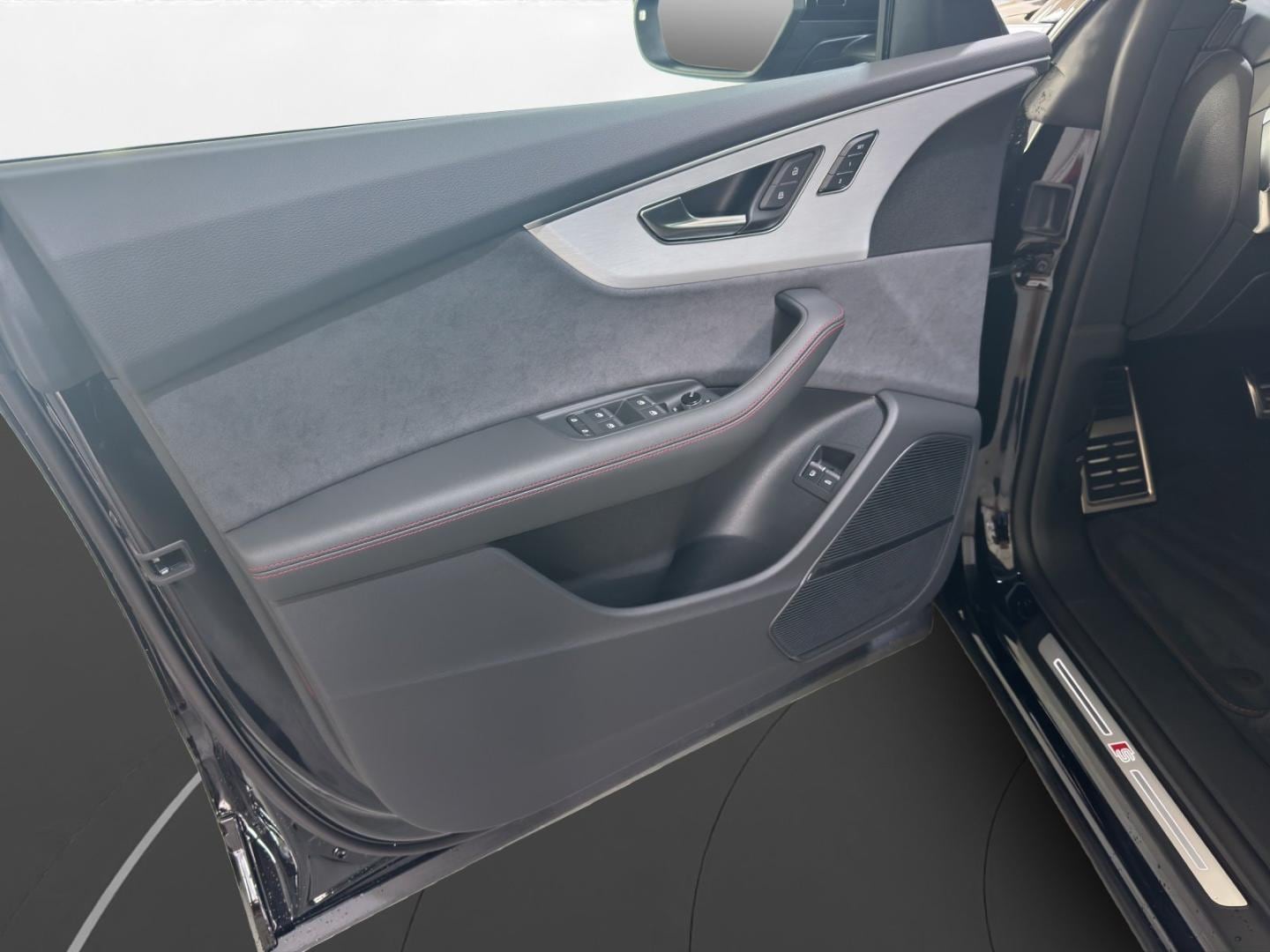 Bild über Audi Q8 SUV TFSI e S line business TFSI e quattro 360 kW tiptronic - für weitere Informationen kontaktieren Sie den Audi Partner