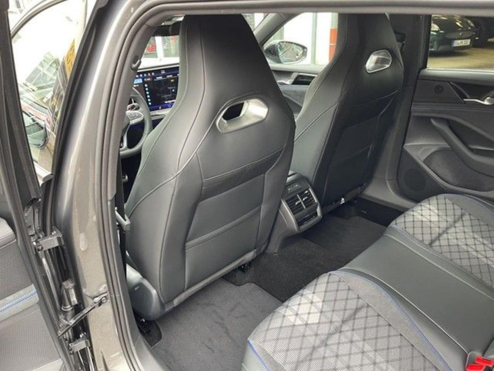 Volkswagen Passat – Bild 13