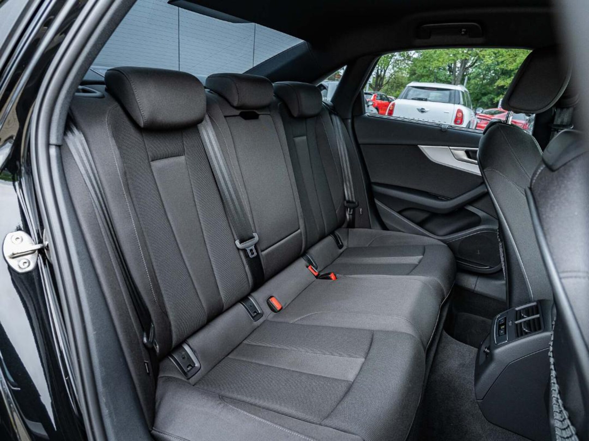Audi A4 Limousine S line