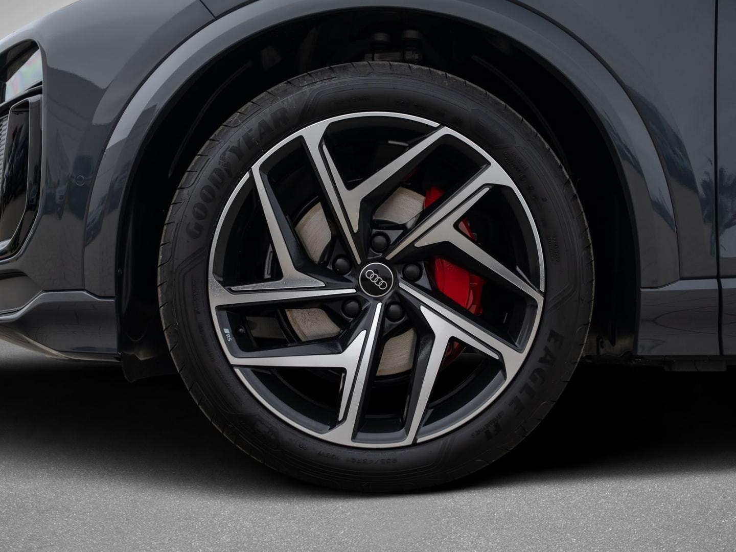 Bild über Audi Q6 Sportback e-tron e-tron performance - für weitere Informationen kontaktieren Sie den Audi Partner