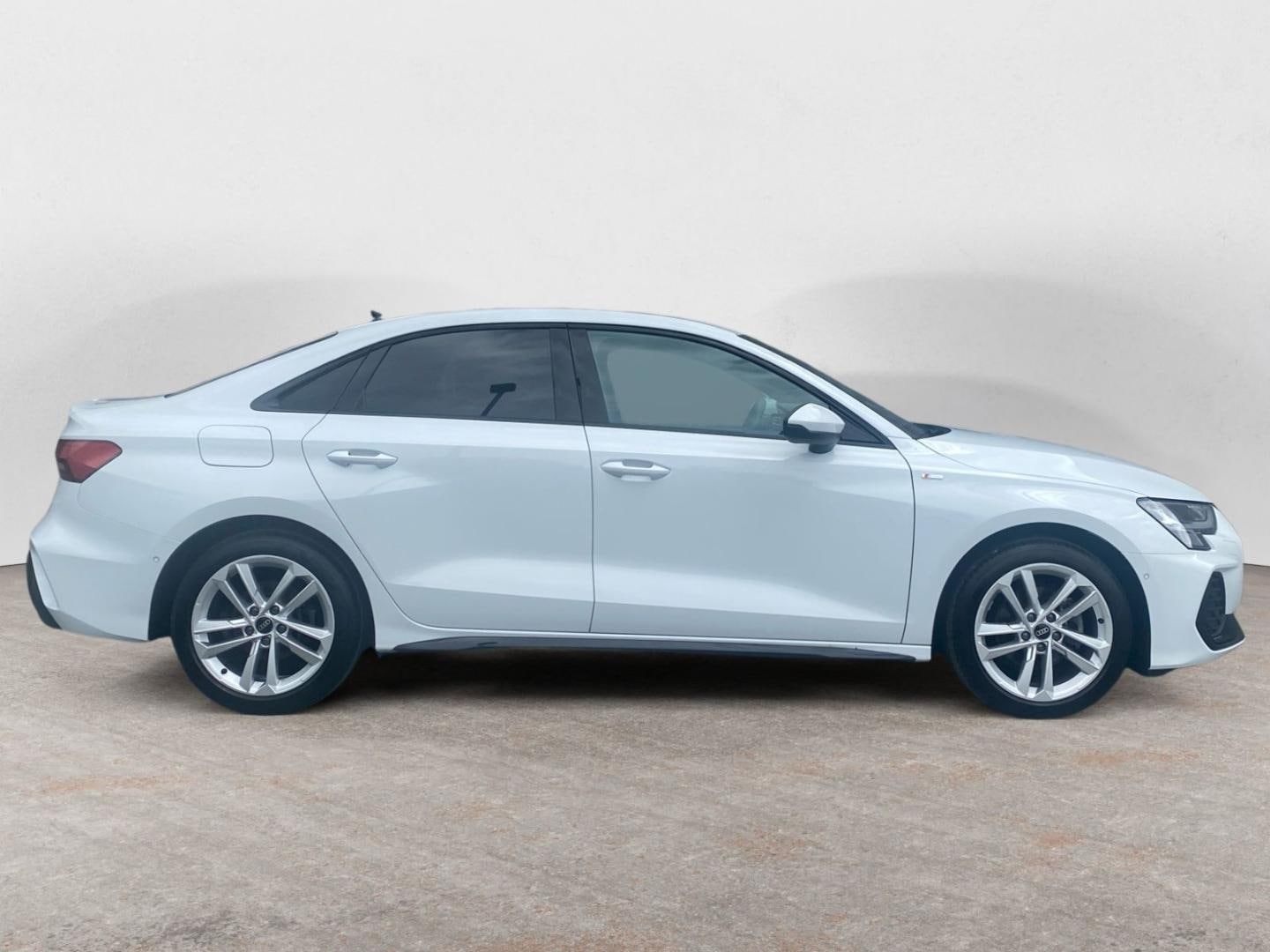 Bild über Audi A3 Limousine S line 35 TDI S tronic - für weitere Informationen kontaktieren Sie den Audi Partner