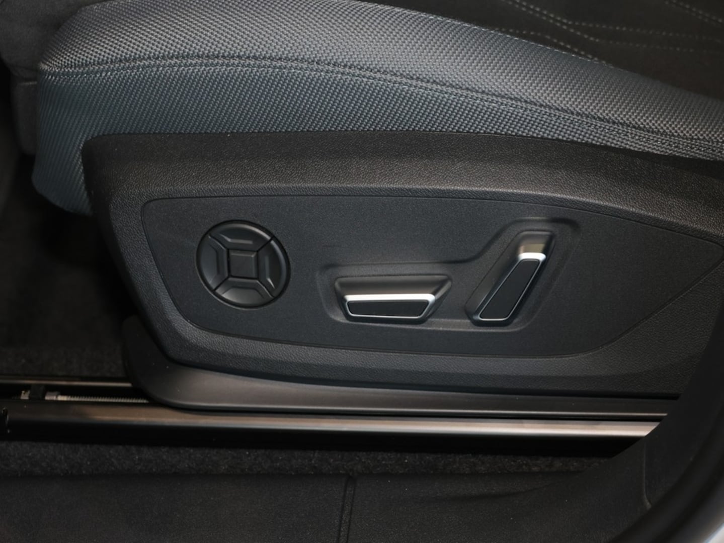 Bild über Audi Q3 SUV TFSI quattro 195 kW S tronic - für weitere Informationen kontaktieren Sie den Audi Partner