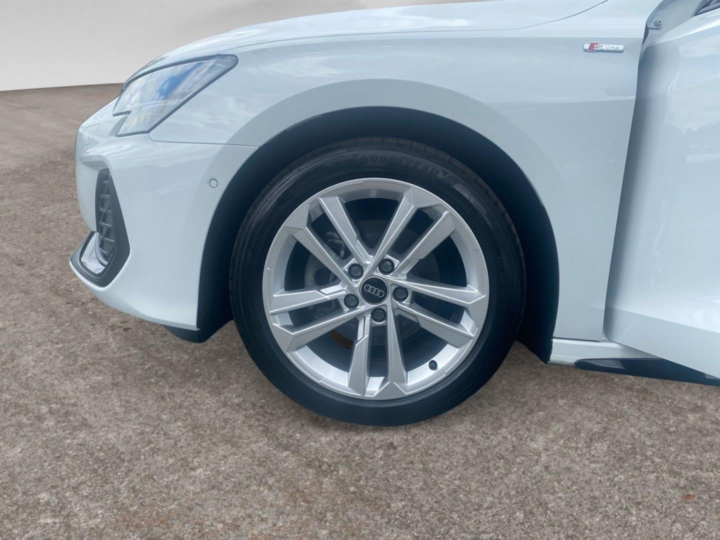 Bild über Audi A3 Limousine S line 35 TDI S tronic - für weitere Informationen kontaktieren Sie den Audi Partner