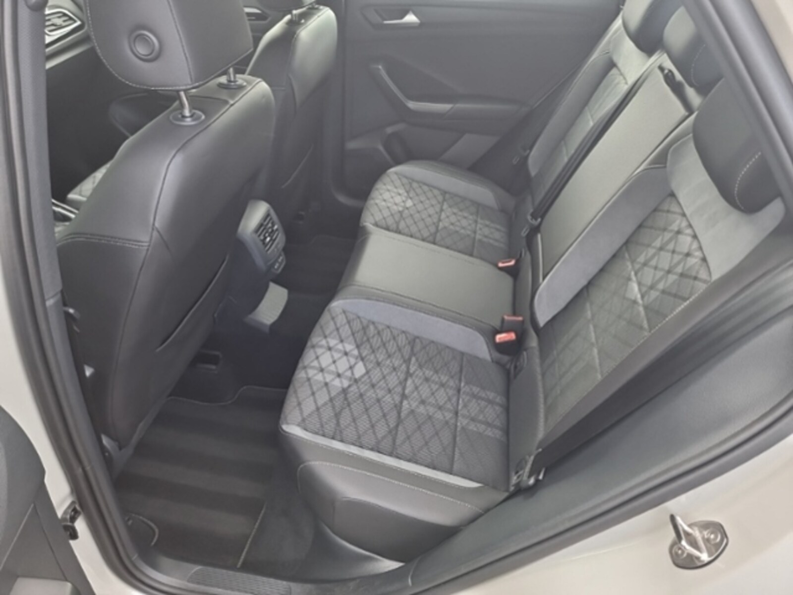 Volkswagen T-Roc – Bild 13