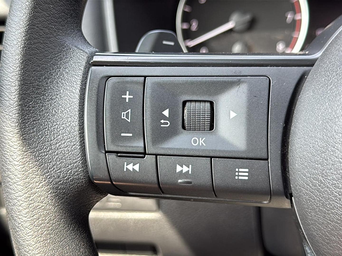 2023 Nissan Rogue S - Photo 25