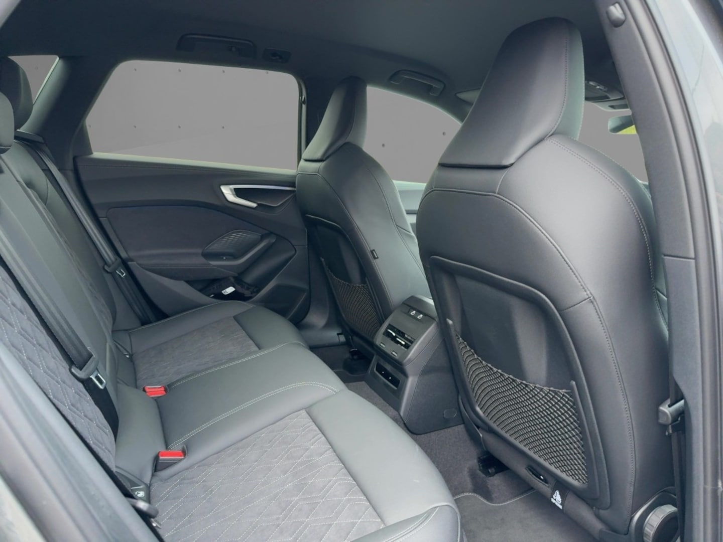 Bild über Audi A5 Avant TDI quattro 150 kW S tronic - für weitere Informationen kontaktieren Sie den Audi Partner