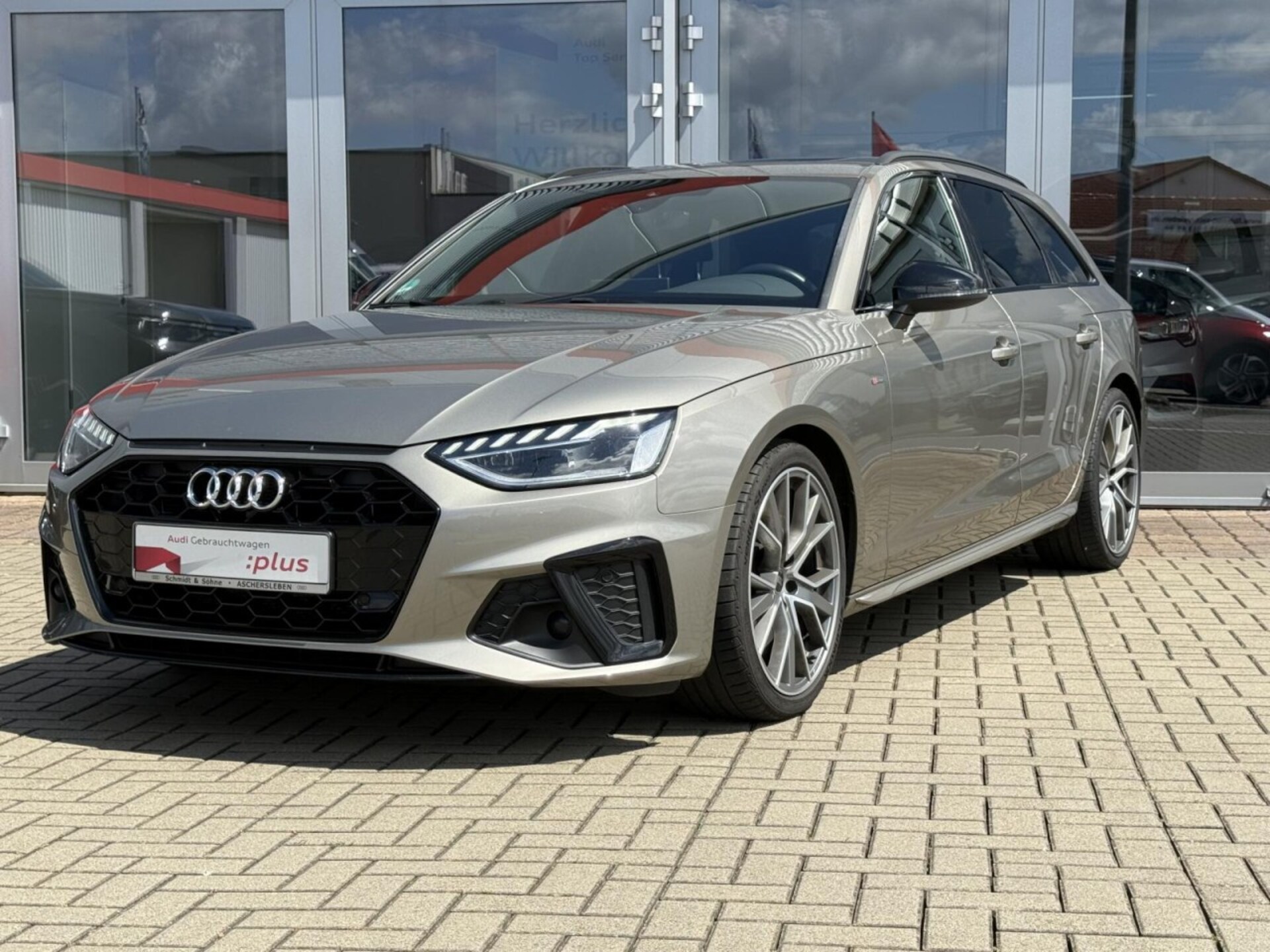 Audi A4 Avant S line