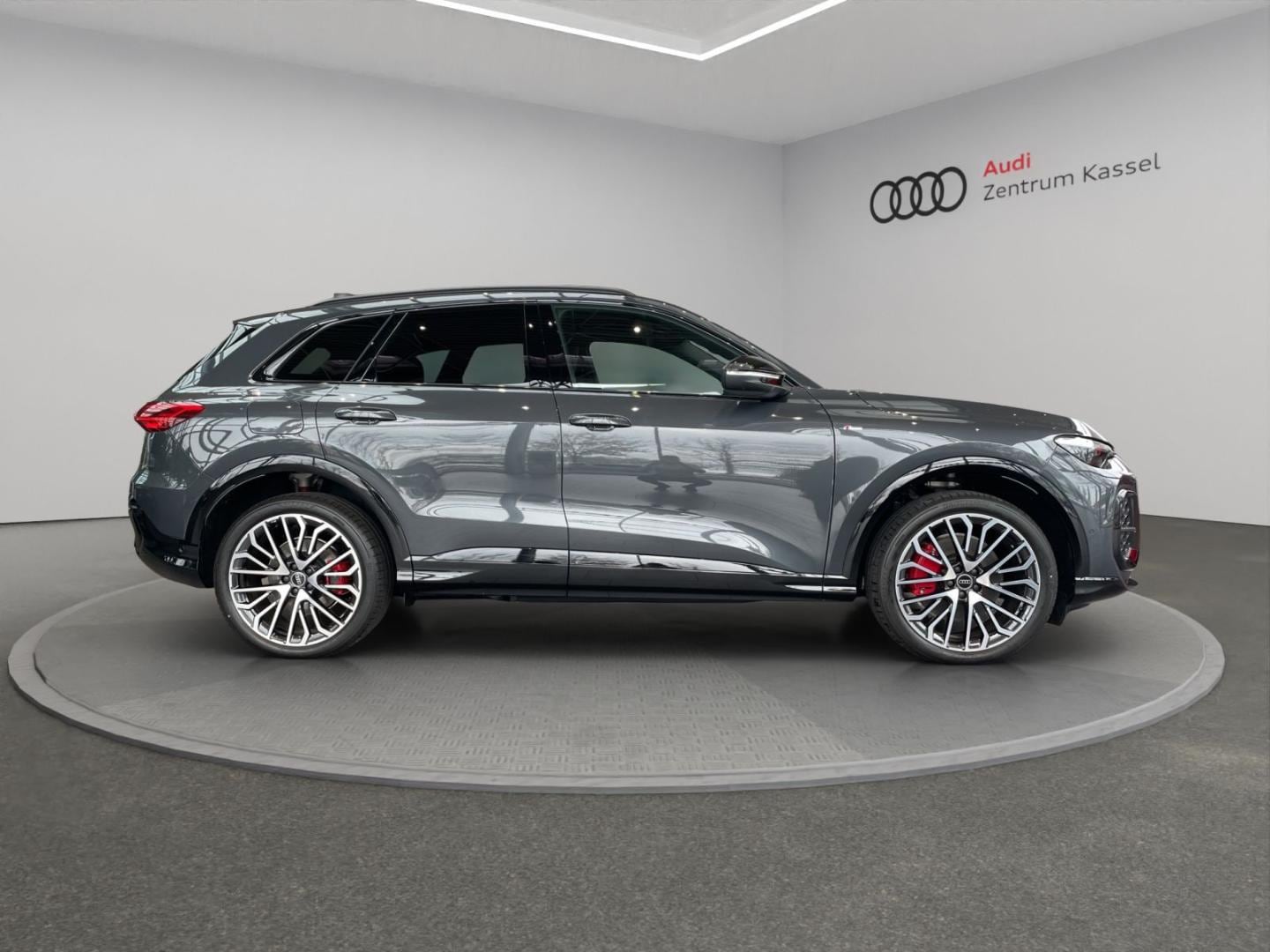 Bild über Audi Q5 SUV TDI quattro 150 kW S tronic - für weitere Informationen kontaktieren Sie den Audi Partner