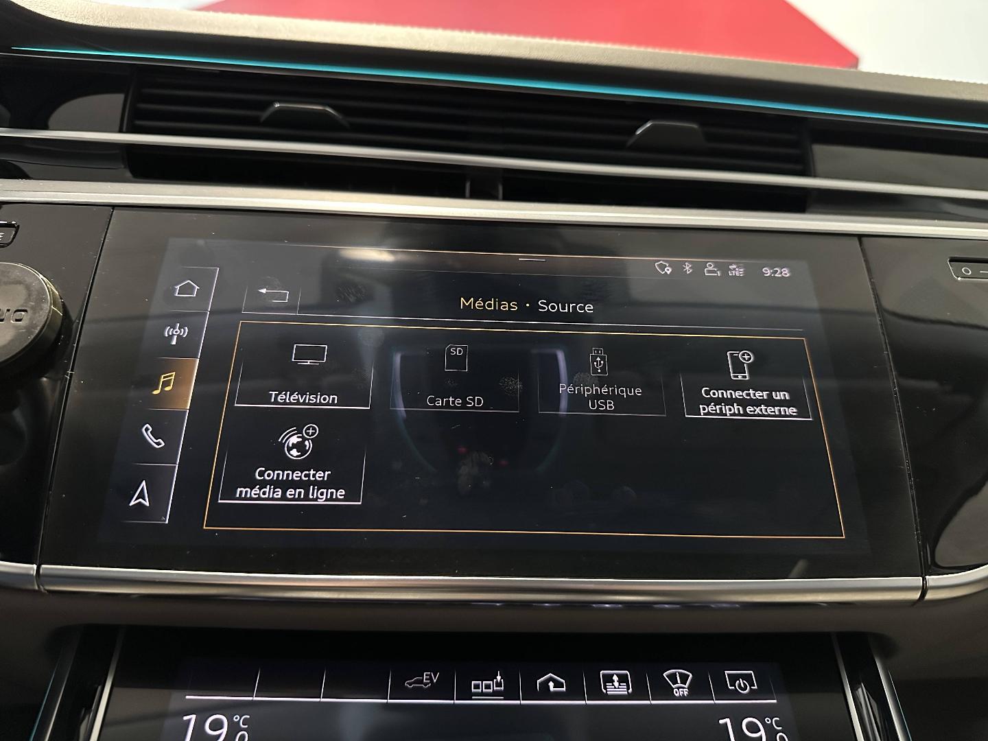 Image about Audi A8 L TFSI e Avus Extended 60 TFSI e quattro 330 kW (449 ch) tiptronic