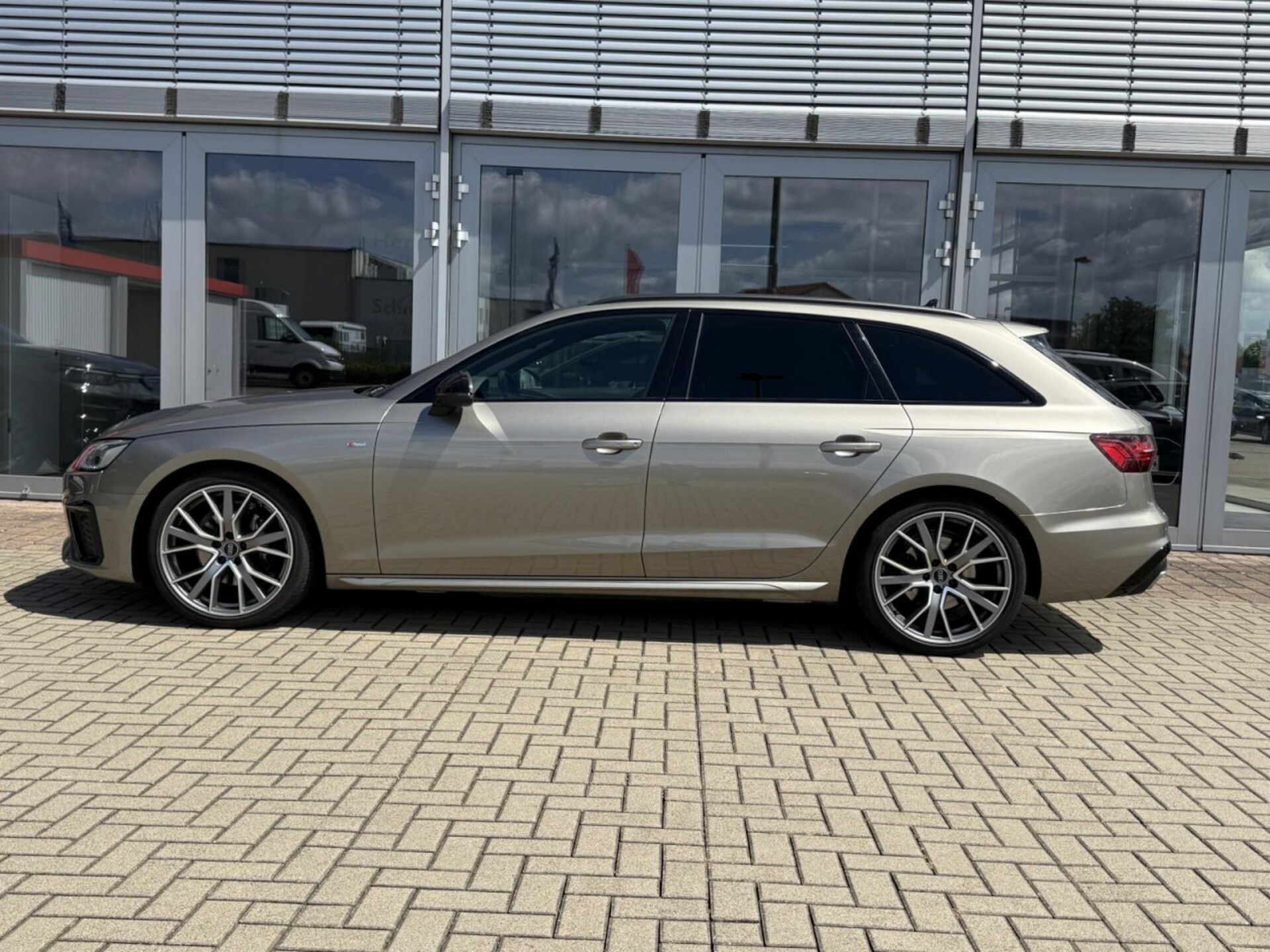 Audi A4 Avant S line