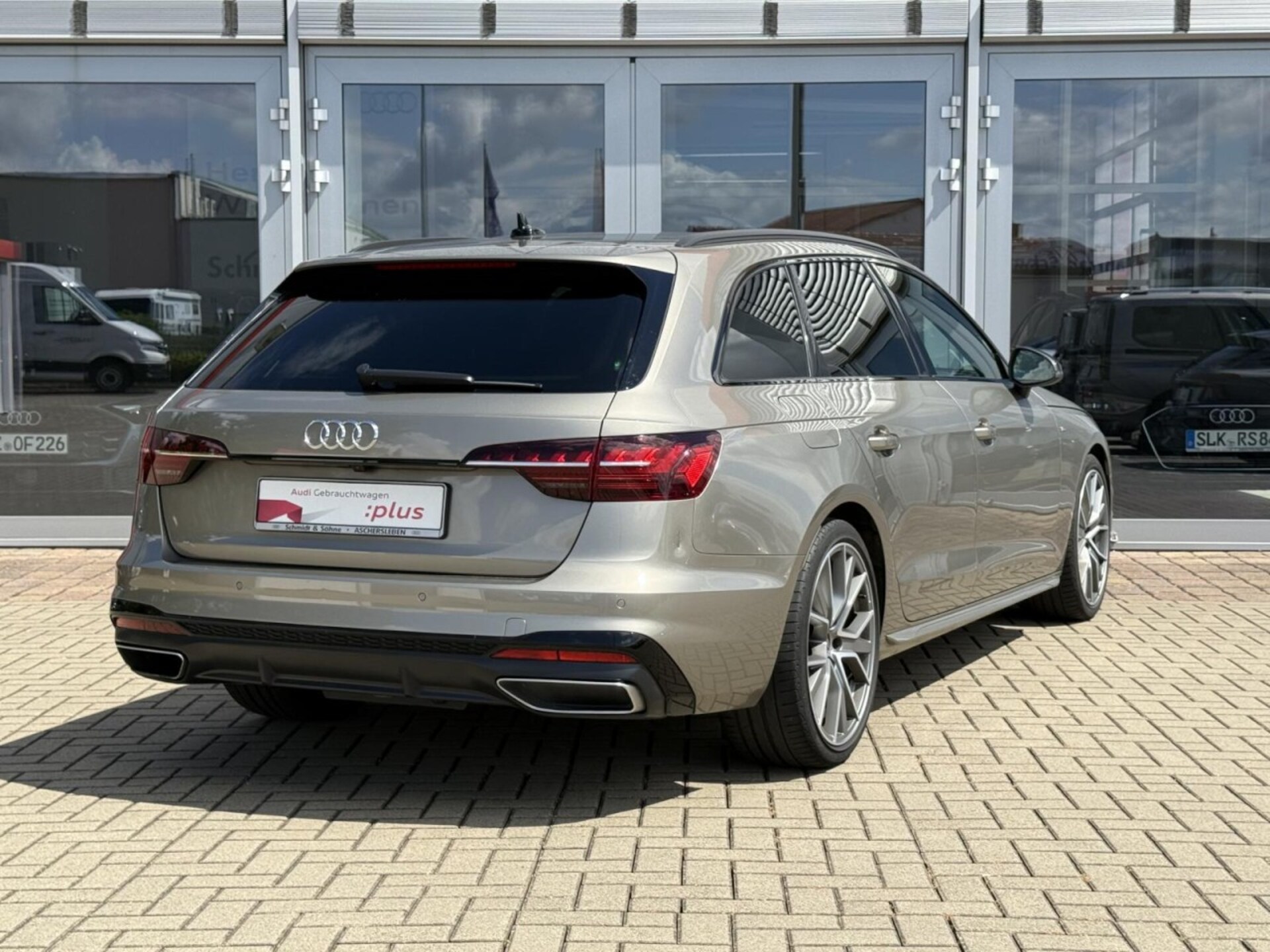 Audi A4 Avant S line