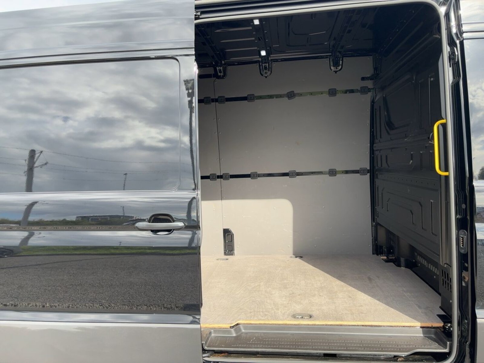 Volkswagen Crafter Kasten langer Radstand – Bild 10
