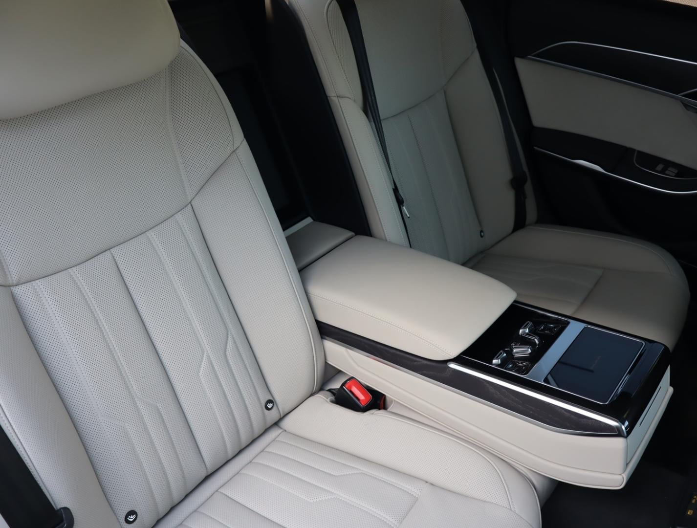 Audi A8 TFSI e 60 TFSI e quattro 340(462) kW(PS) tiptronic for more details contact your dealer