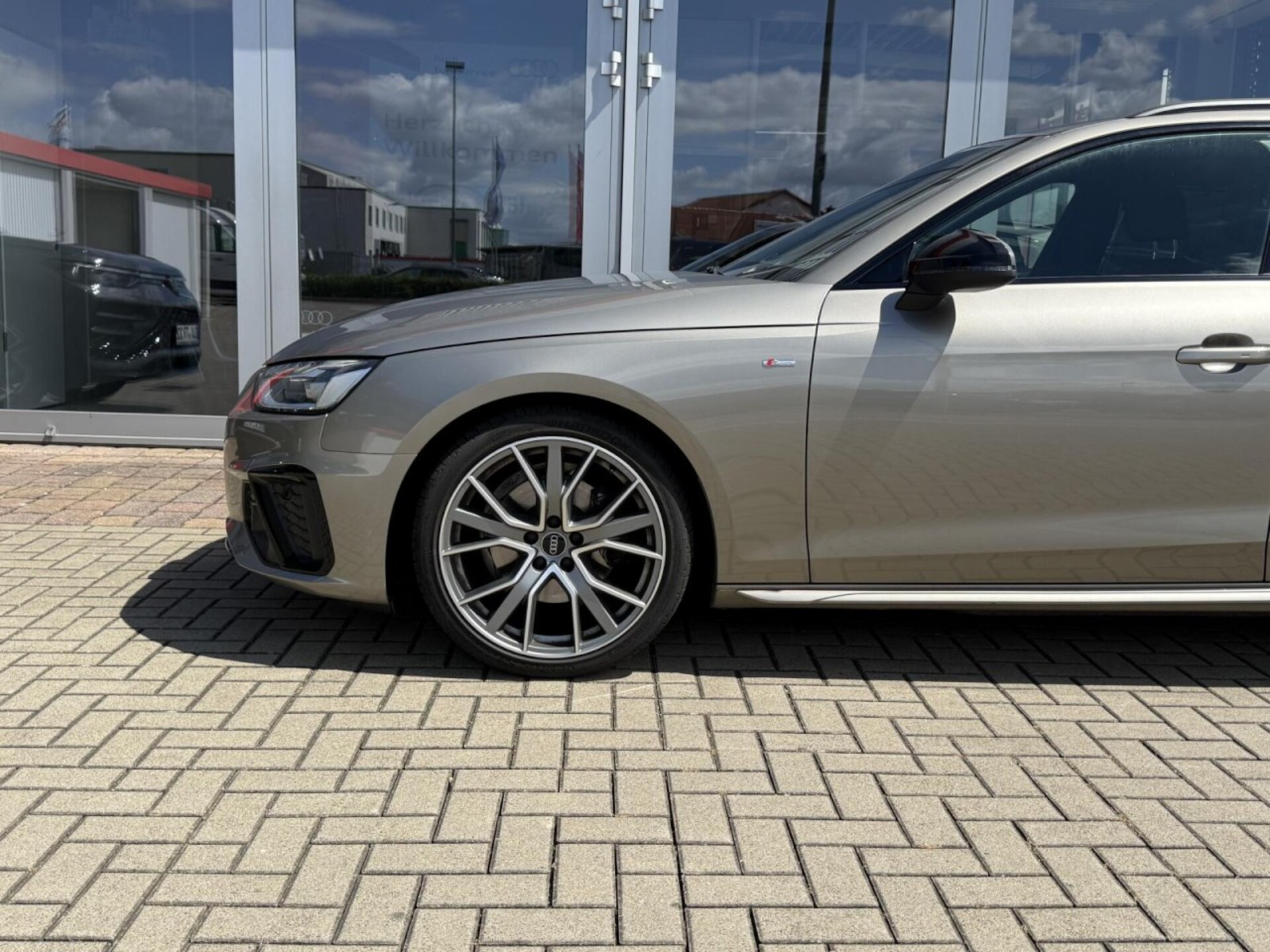 Audi A4 Avant S line