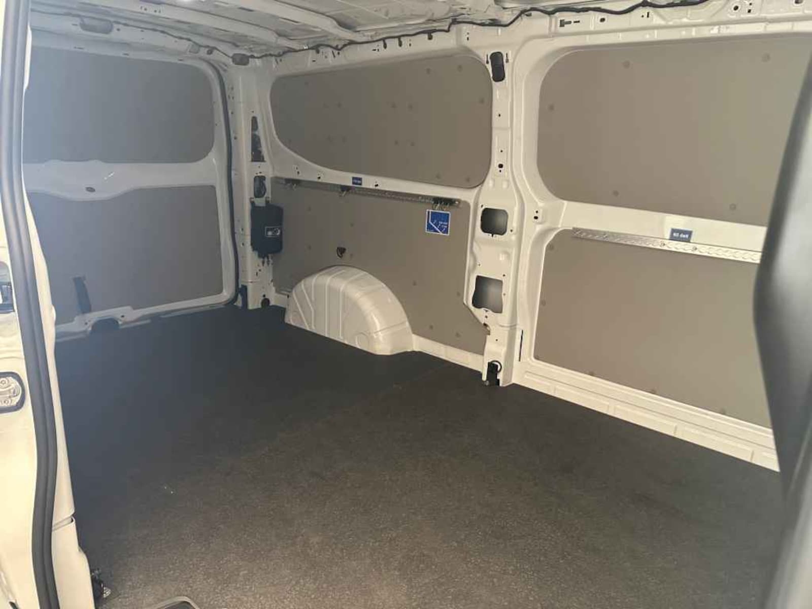 Volkswagen Transporter Kasten langer Radstand – Bild 12