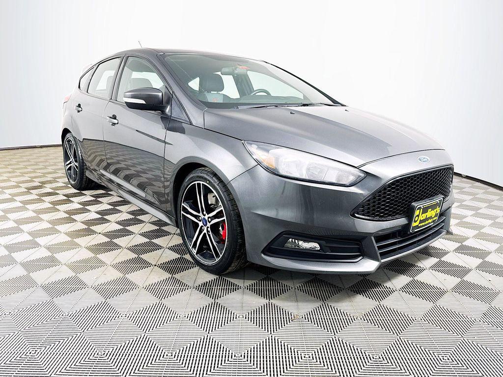 2018 Ford Focus Hatch ST's photo