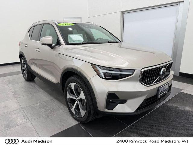 Photo of 2023 Volvo XC40 