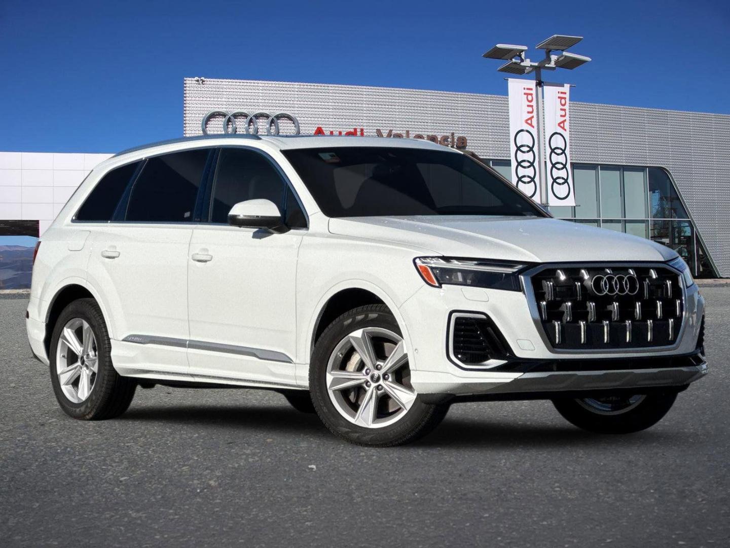 2025 Audi Q7 55 Premium quattro Tiptronic's photo