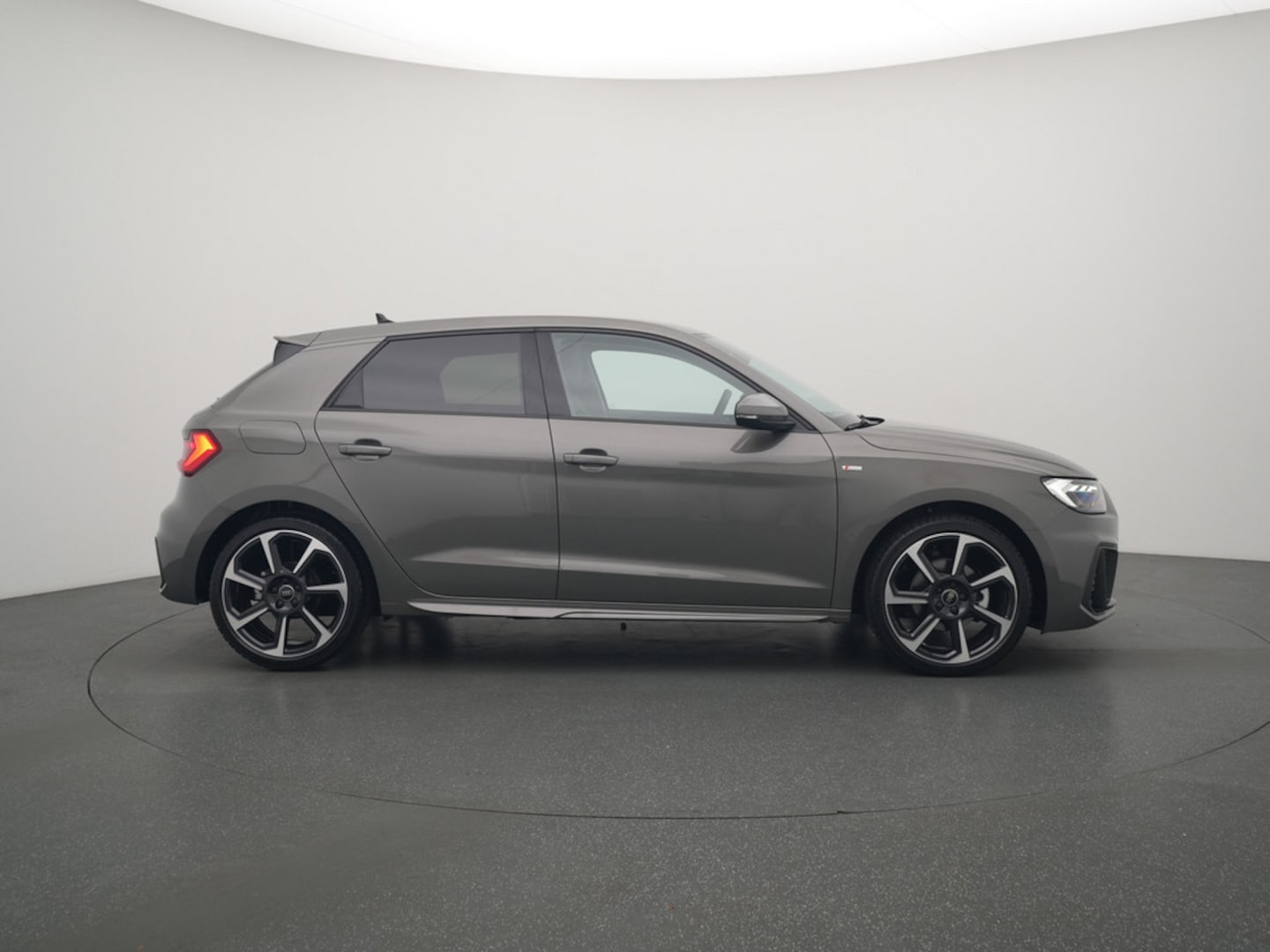Bild über Audi A1 Sportback S line 35 TFSI S tronic - für weitere Informationen kontaktieren Sie den Audi Partner