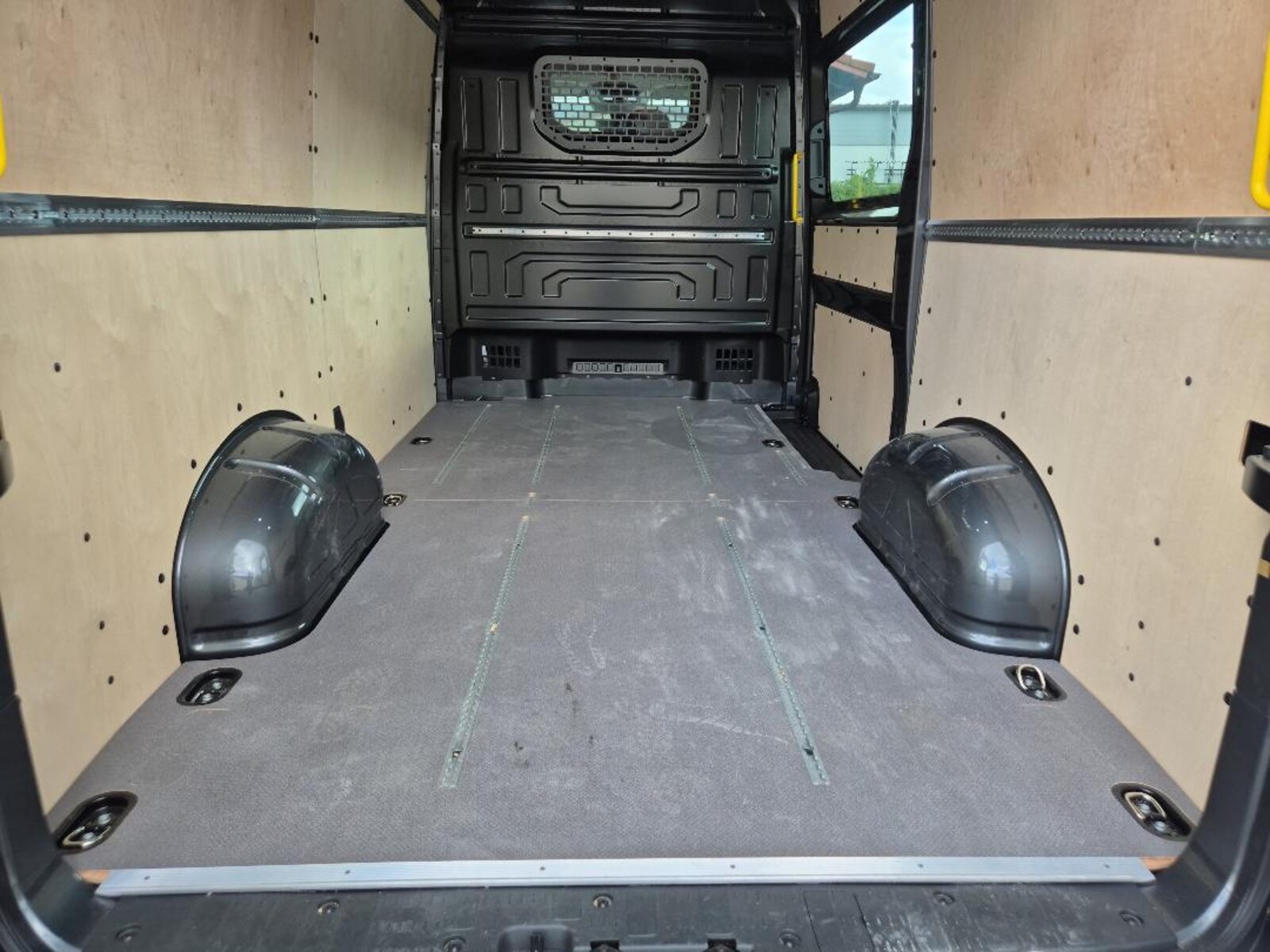 Volkswagen Crafter Kasten mittlerer Radstand – Bild 18