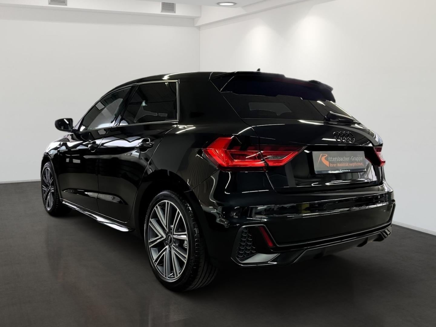 Bild über Audi A1 Sportback S line 30 TFSI S tronic - für weitere Informationen kontaktieren Sie den Audi Partner