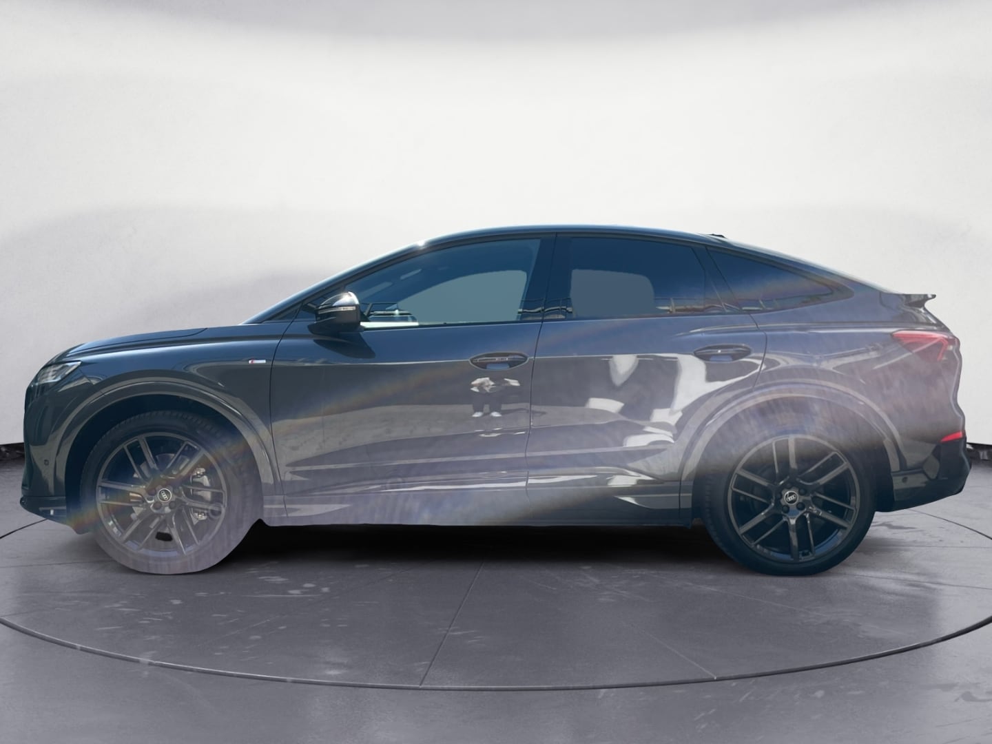 Bild über Audi Q4 Sportback e-tron e-tron quattro 220 kW - für weitere Informationen kontaktieren Sie den Audi Partner