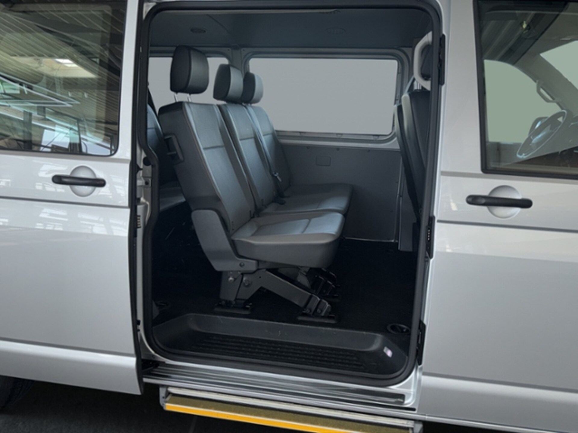 Volkswagen T6.1 Transporter Kombi langer Radstand
