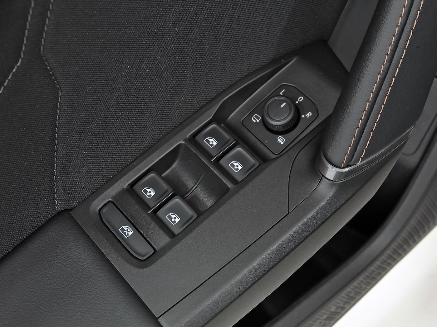 CUPRA Leon Sportstourer 1.5 eTSI DSG 110 kW (150 CV) — photo 11