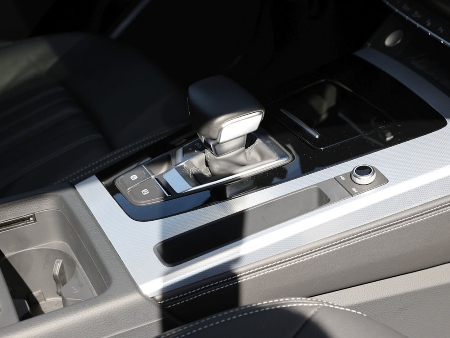Bild über Audi Q5 Sportback 40 TFSI quattro S tronic - für weitere Informationen kontaktieren Sie den Audi Partner