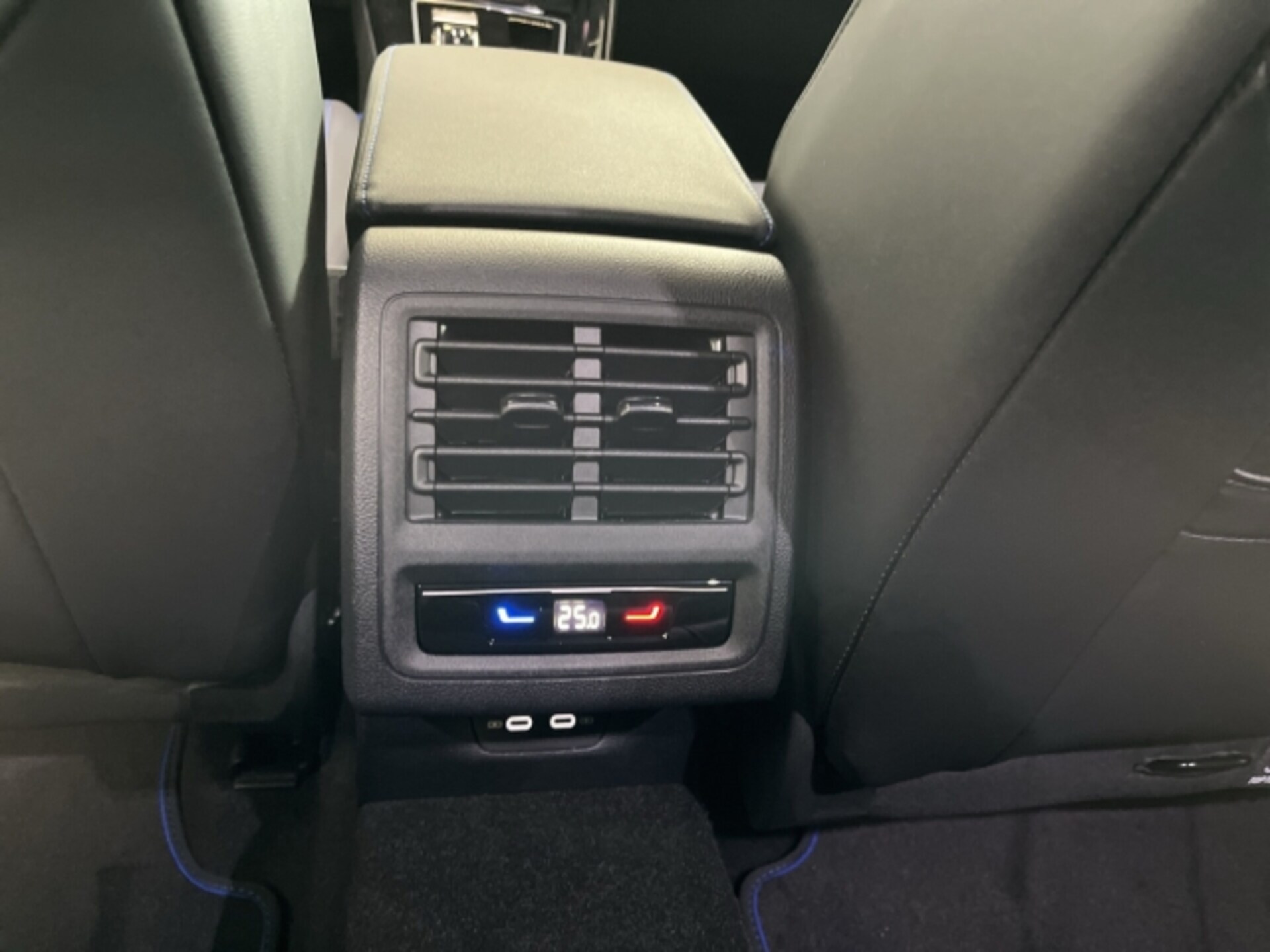 Volkswagen Golf Variant R