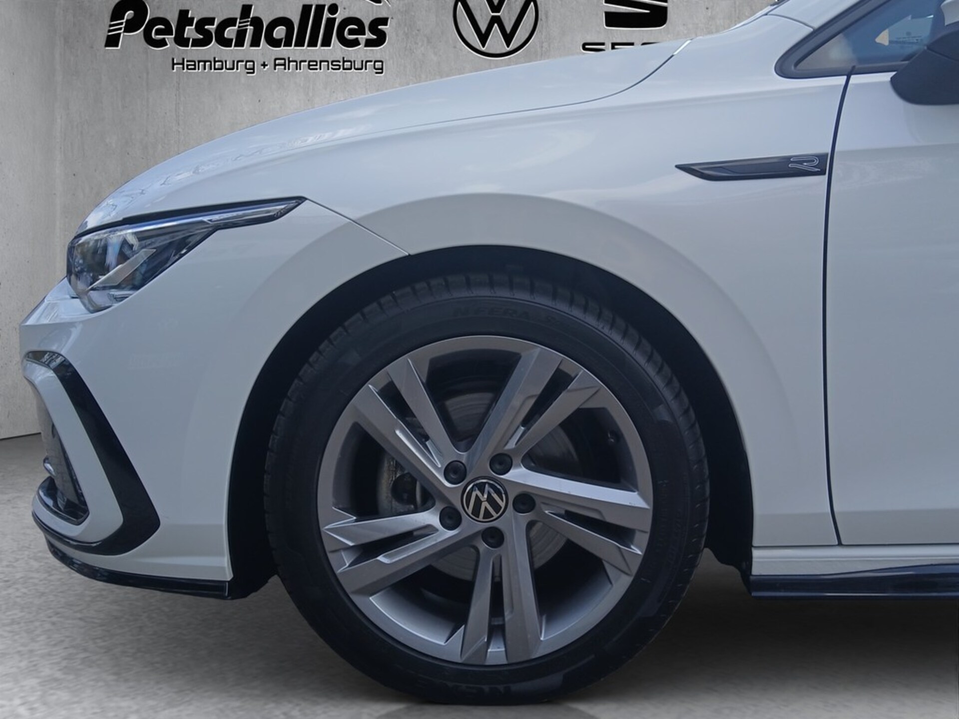 Volkswagen Golf R-Line