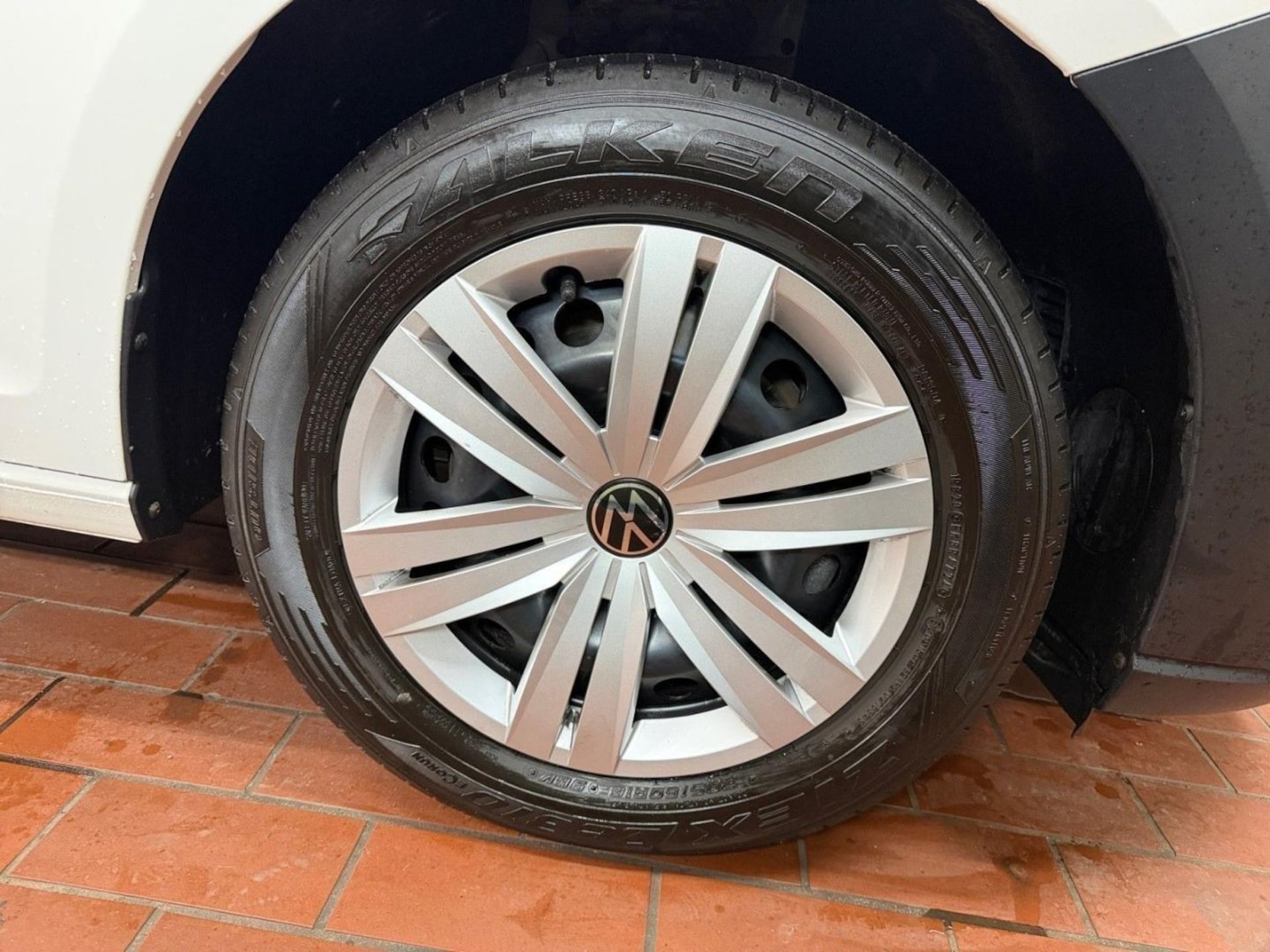 Volkswagen Caddy Basis-Modell