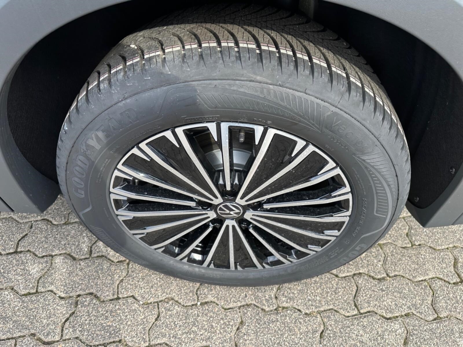 Volkswagen Tiguan – Bild 9