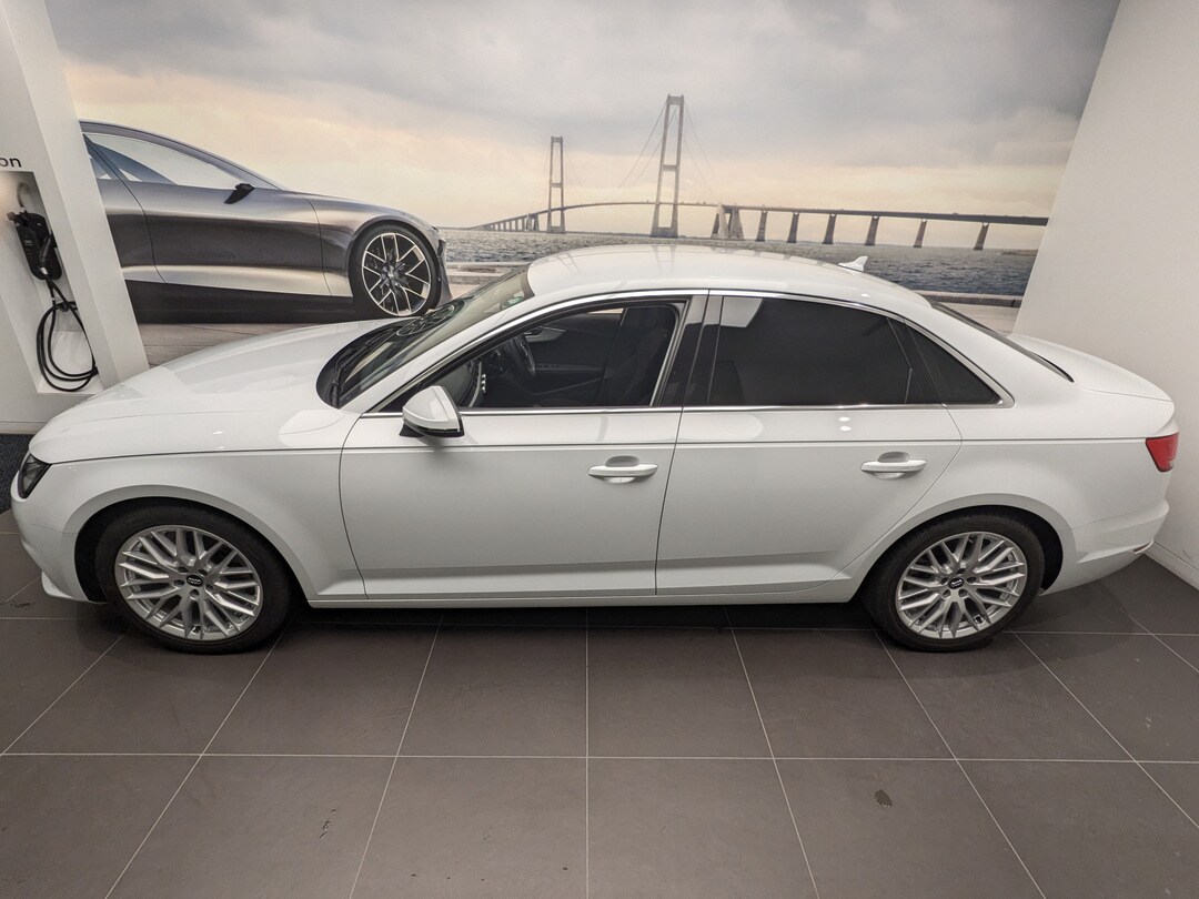 Audi A4 Sedan