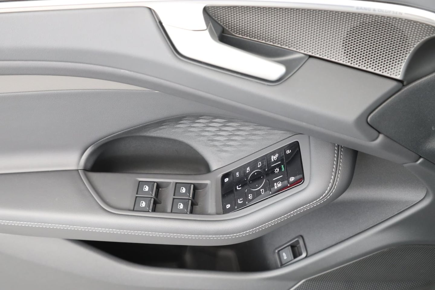 Bild über Audi A6 Avant TFSI 150 kW S tronic - für weitere Informationen kontaktieren Sie den Audi Partner