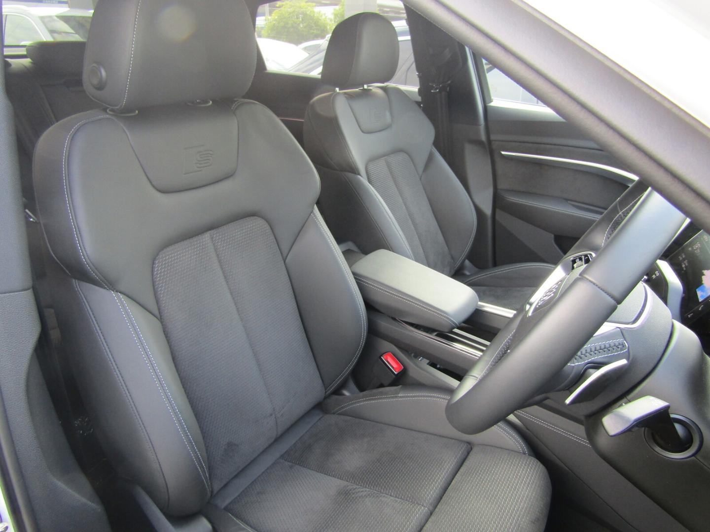 Image about Audi e-tron Sportback 50 quattro S line 230,00 kW