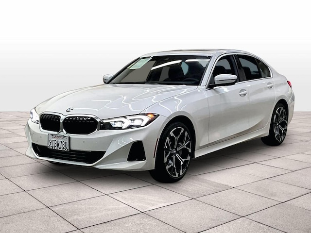 Photo of 2025 BMW 330i