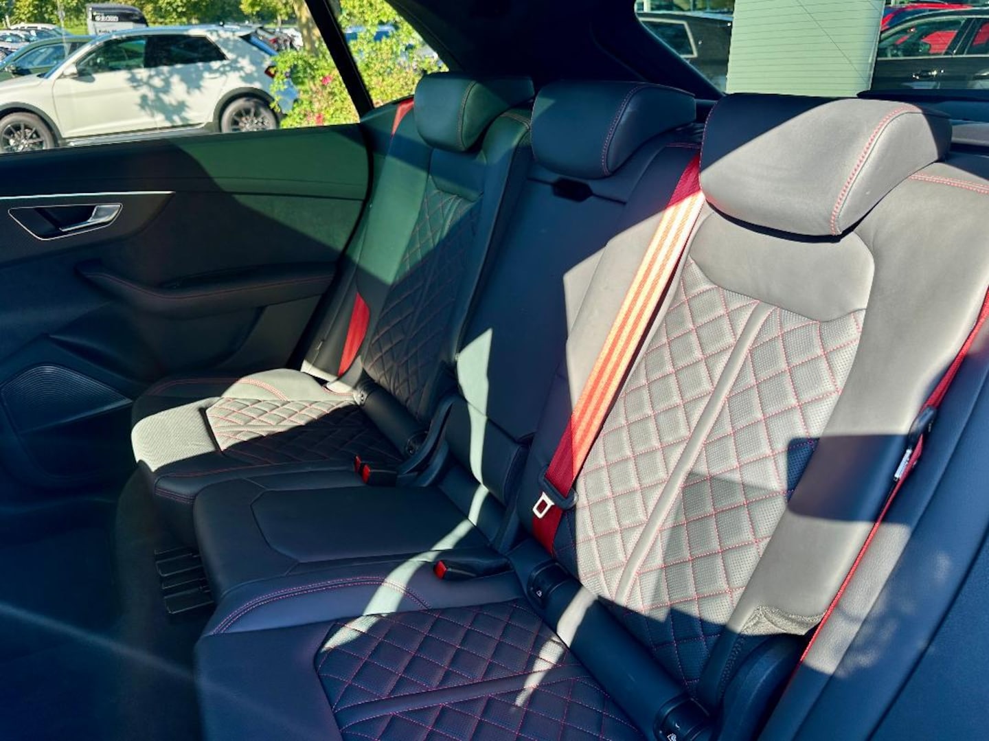Bild über Audi SQ8 SUV TFSI quattro tiptronic - für weitere Informationen kontaktieren Sie den Audi Partner