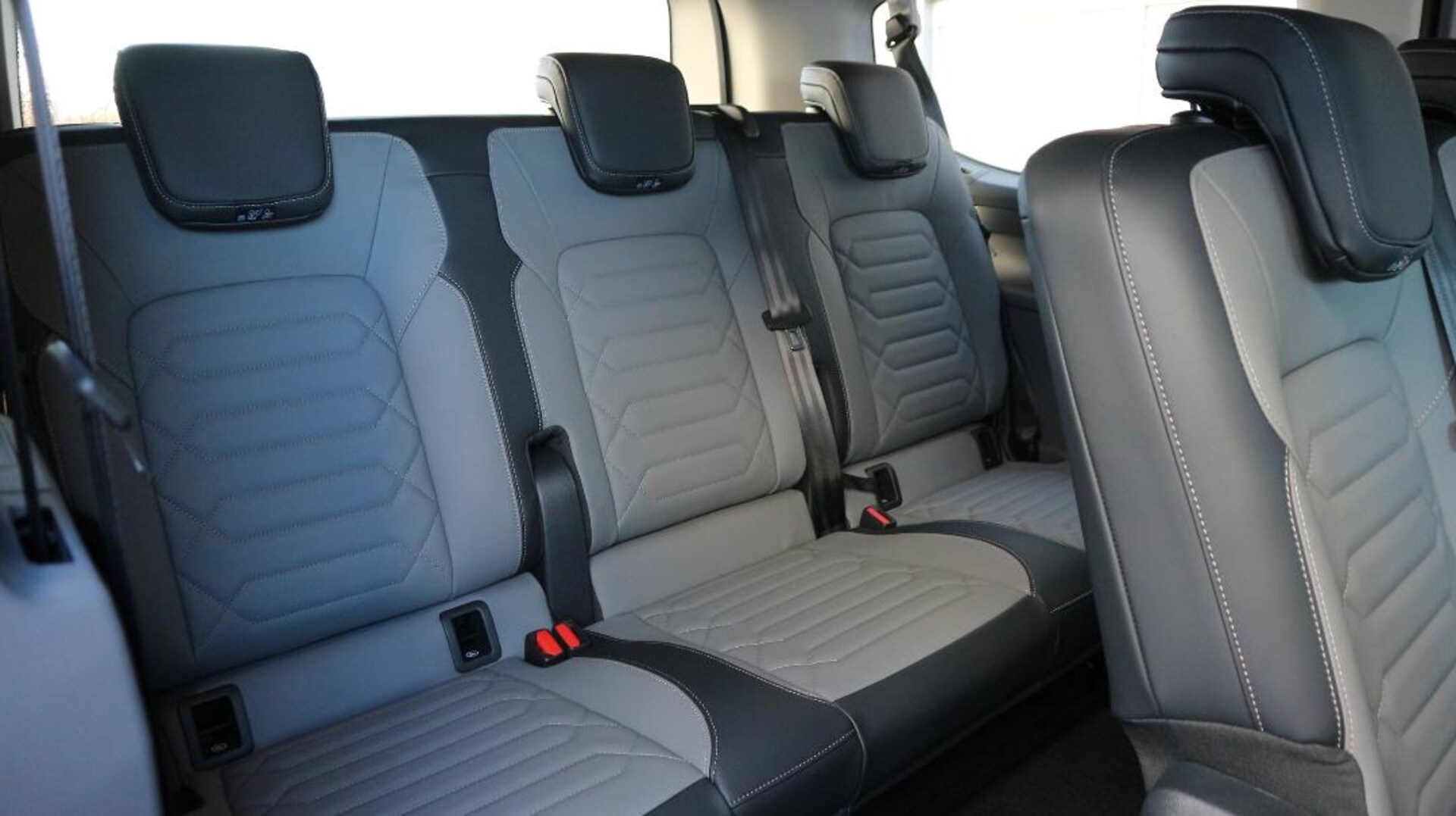 Volkswagen Caravelle Style